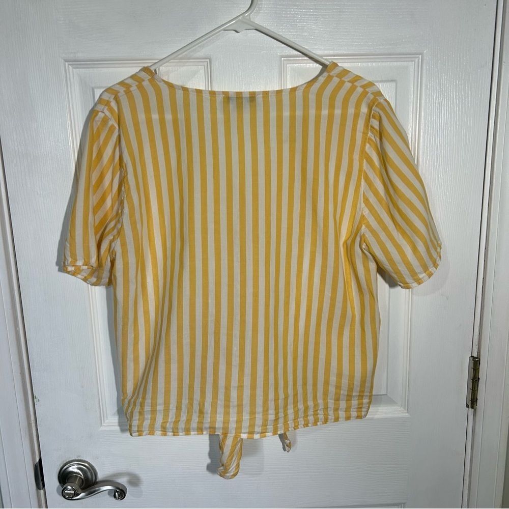 Madewell Agency Tie-Front Button Top in Pompano Stripe. Size Large Yellow White - Picture 6 of 9